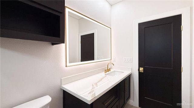 2700 E Giorgio Drive, Edinburg, TX 78542