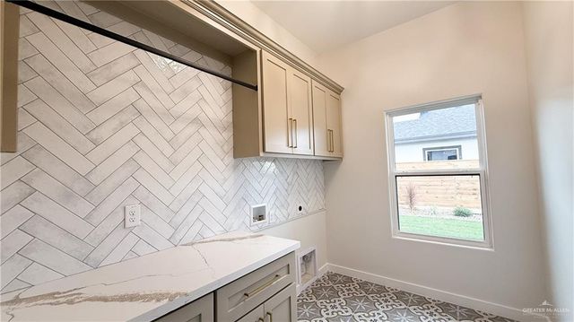 2700 E Giorgio Drive, Edinburg, TX 78542