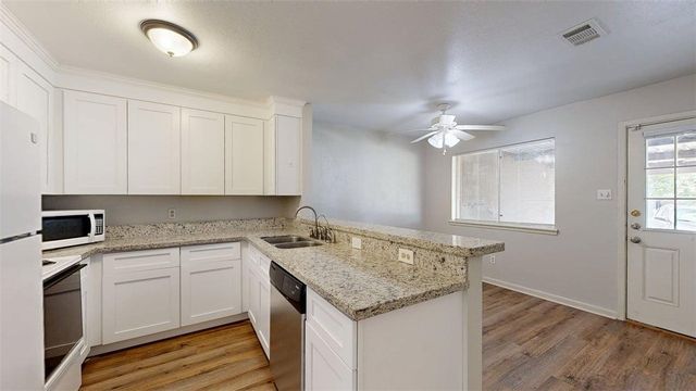 412 University Oaks Boulevard, College Station, TX 77840