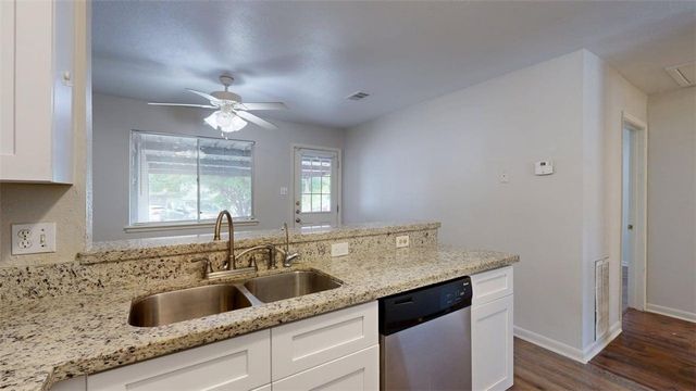 412 University Oaks Boulevard, College Station, TX 77840