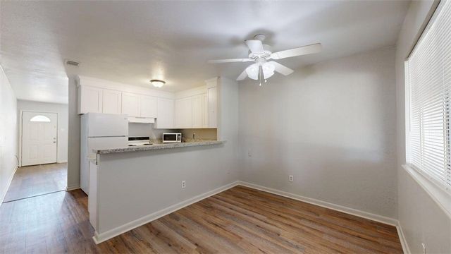 412 University Oaks Boulevard, College Station, TX 77840