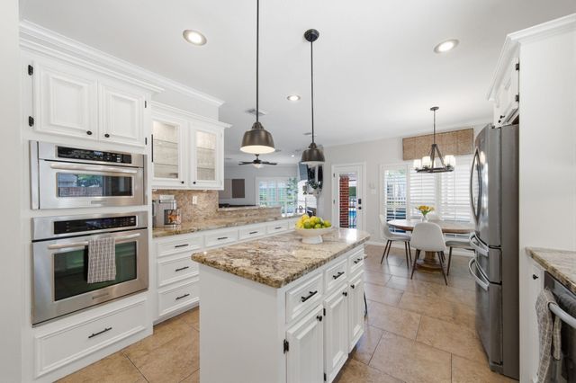 2211 Crimson Cove Court, League City, TX 77573