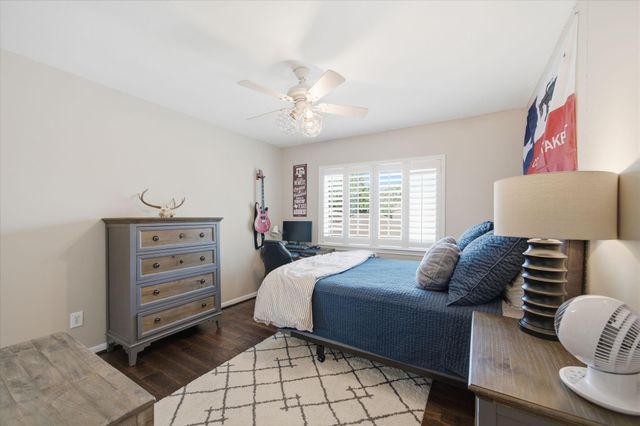 2211 Crimson Cove Court, League City, TX 77573