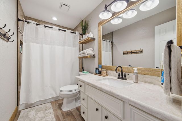 2211 Crimson Cove Court, League City, TX 77573