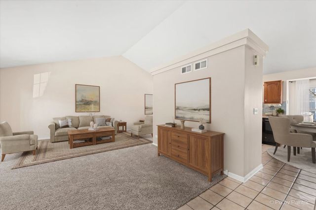 353 Juniper Lane, South Elgin, IL 60177