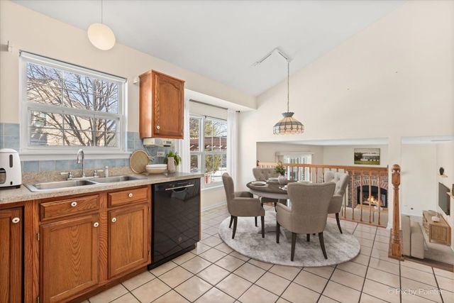 353 Juniper Lane, South Elgin, IL 60177