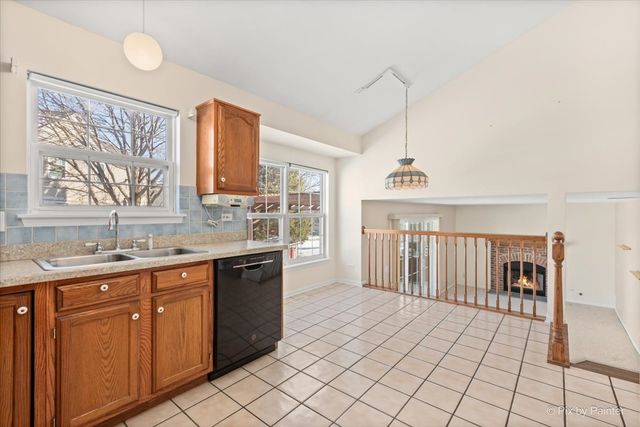 353 Juniper Lane, South Elgin, IL 60177