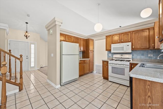 353 Juniper Lane, South Elgin, IL 60177