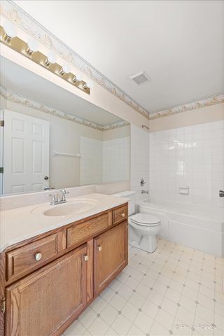 353 Juniper Lane, South Elgin, IL 60177