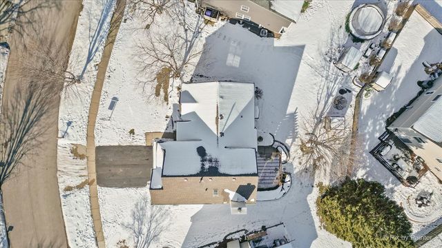 353 Juniper Lane, South Elgin, IL 60177