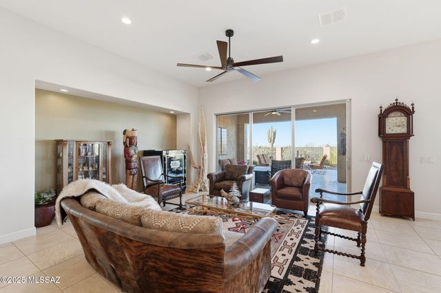 2443 E Copper Valley Way, Green Valley, AZ 85614