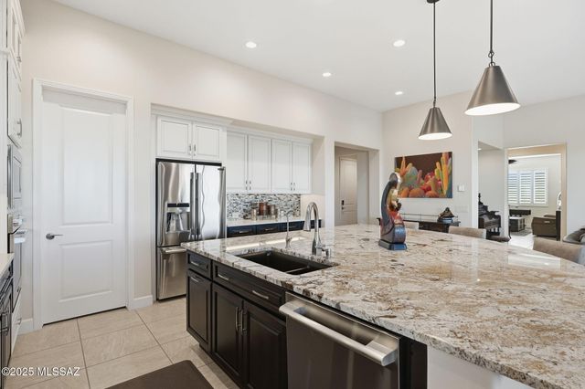 2443 E Copper Valley Way, Green Valley, AZ 85614