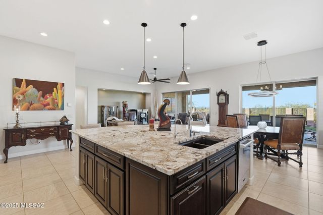 2443 E Copper Valley Way, Green Valley, AZ 85614