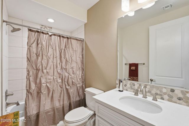 2443 E Copper Valley Way, Green Valley, AZ 85614