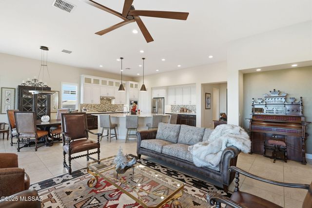 2443 E Copper Valley Way, Green Valley, AZ 85614