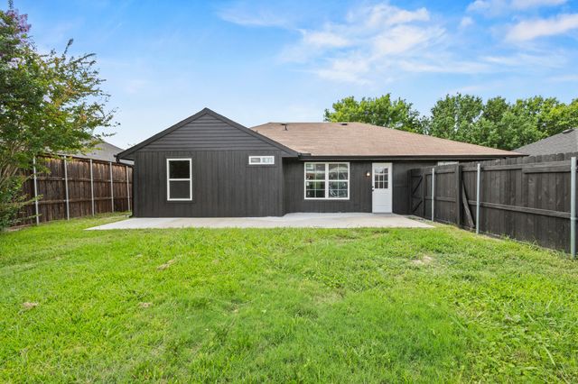 1313 Crosscreek Lane, Seagoville, TX 75159
