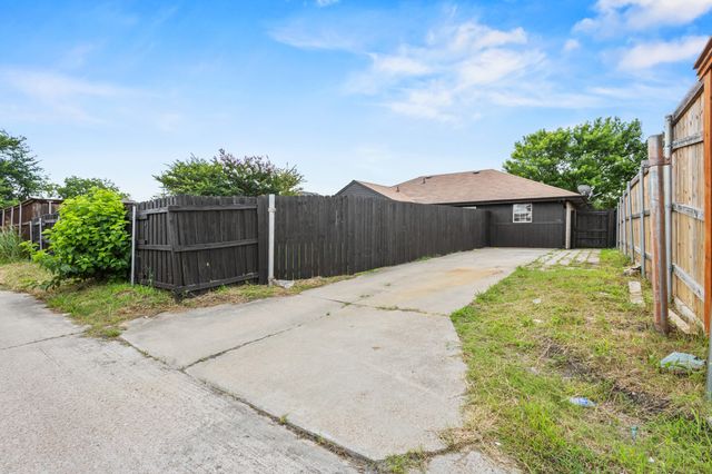 1313 Crosscreek Lane, Seagoville, TX 75159
