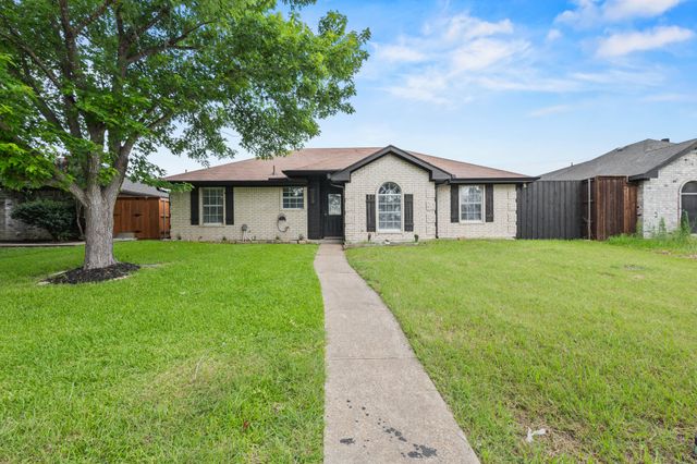 1313 Crosscreek Lane, Seagoville, TX 75159