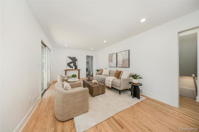 2129 Long Lake Shore Drive, West Bloomfield, MI 48323