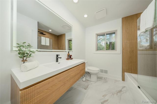 2129 Long Lake Shore Drive, West Bloomfield, MI 48323