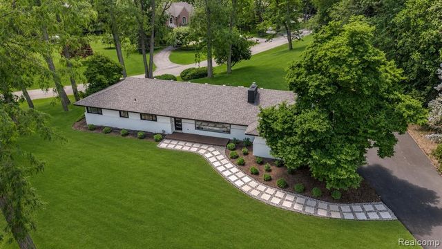 2129 Long Lake Shore Drive, West Bloomfield, MI 48323
