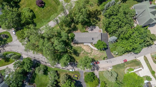 2129 Long Lake Shore Drive, West Bloomfield, MI 48323