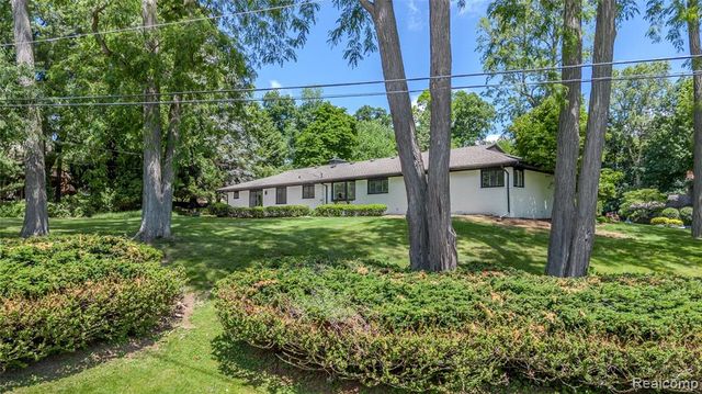2129 Long Lake Shore Drive, West Bloomfield, MI 48323