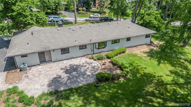 2129 Long Lake Shore Drive, West Bloomfield, MI 48323