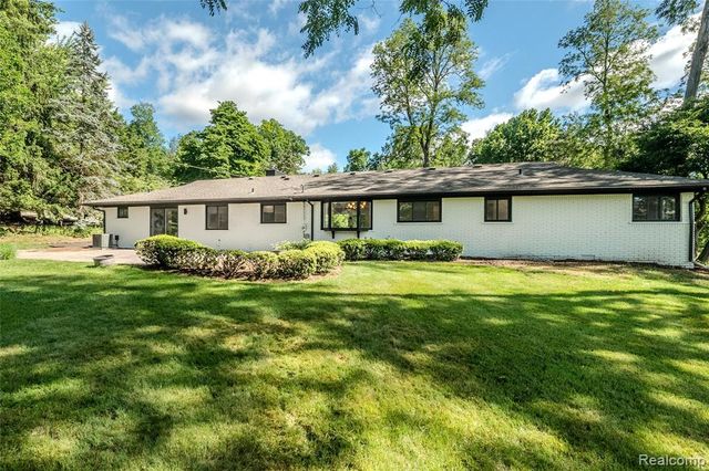 2129 Long Lake Shore Drive, West Bloomfield, MI 48323