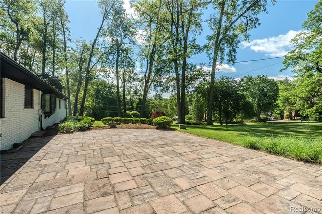 2129 Long Lake Shore Drive, West Bloomfield, MI 48323
