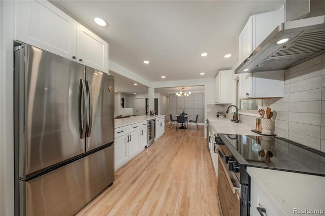 2129 Long Lake Shore Drive, West Bloomfield, MI 48323