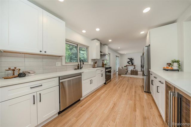 2129 Long Lake Shore Drive, West Bloomfield, MI 48323