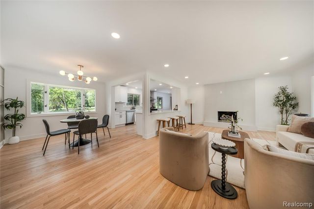 2129 Long Lake Shore Drive, West Bloomfield, MI 48323