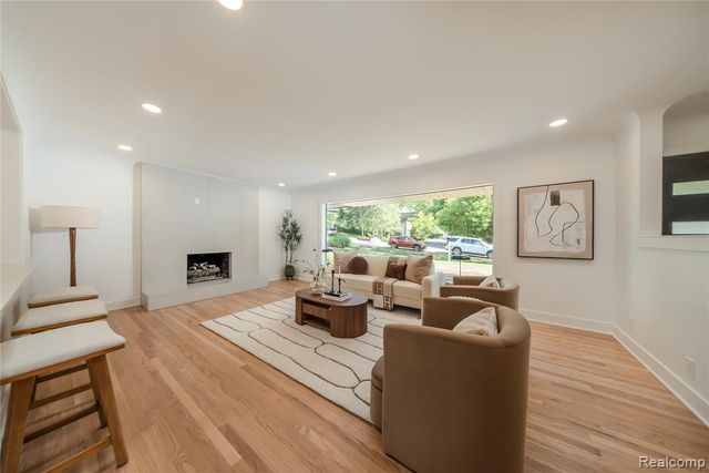 2129 Long Lake Shore Drive, West Bloomfield, MI 48323