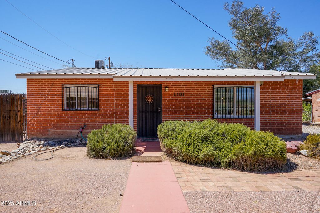1301 N SANTA ROSA Avenue, Tucson, AZ 85712