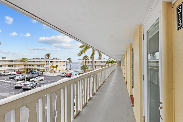 100 Doolen Court 313, North Palm Beach, FL 33408