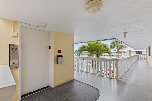 100 Doolen Court 313, North Palm Beach, FL 33408