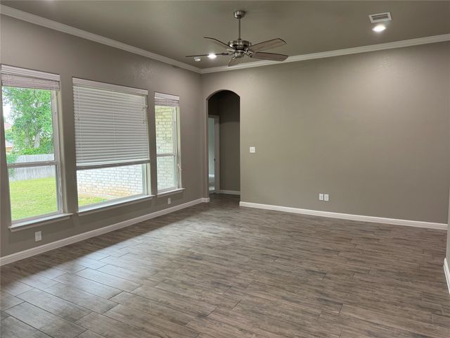 612 Sovereign Drive, Granbury, TX 76049