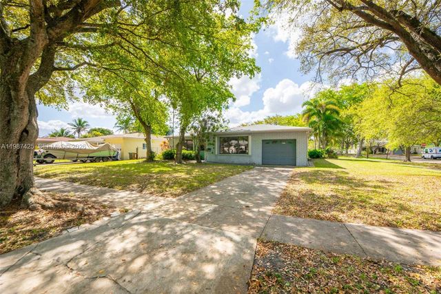 5726 Madison St, Hollywood, FL 33023