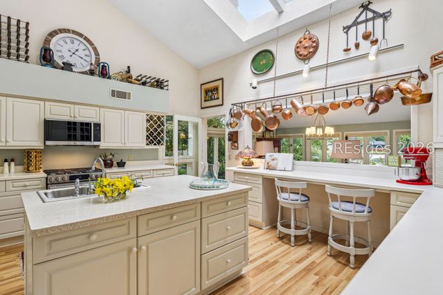 6 Sea Otter Ct, Hilton Head Island, SC 29926