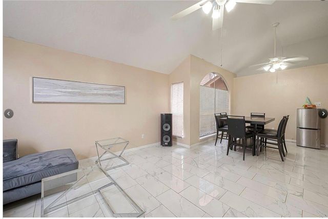 8622 Sparkling Springs Drive, Houston, TX 77095