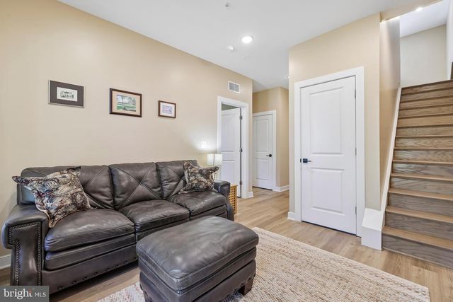 1120 CRESTED WOOD DR, Laurel, MD 20724