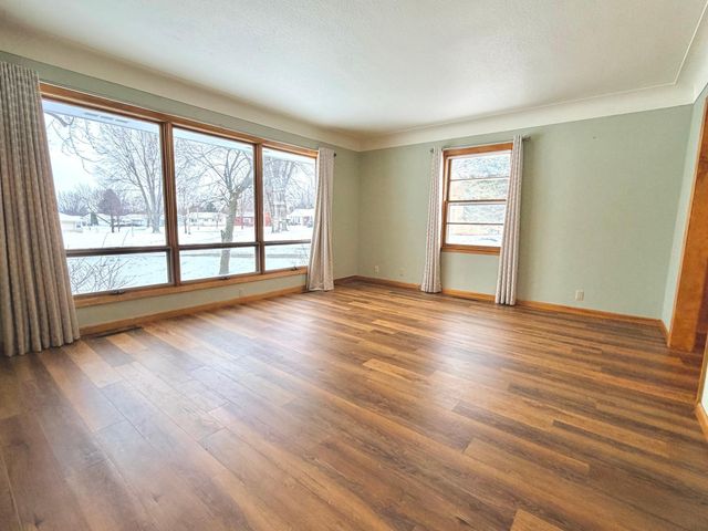 303 Lakehill Drive, Worthington, MN 56187