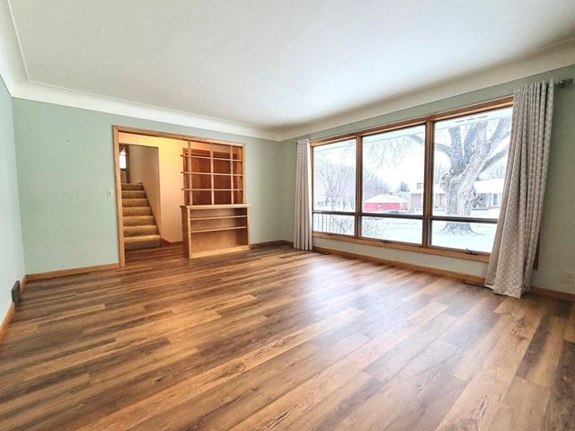 303 Lakehill Drive, Worthington, MN 56187