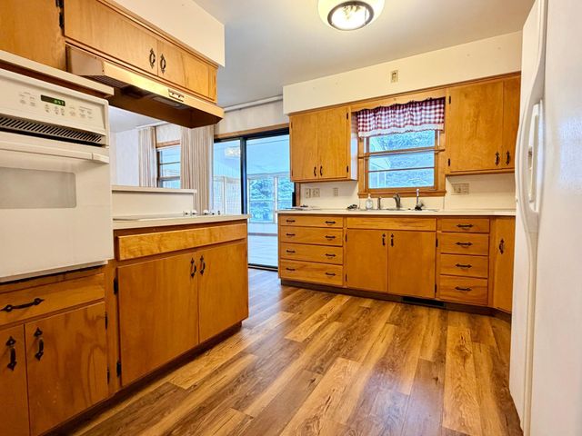 303 Lakehill Drive, Worthington, MN 56187