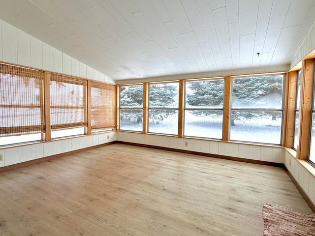 303 Lakehill Drive, Worthington, MN 56187