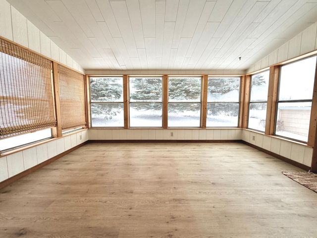 303 Lakehill Drive, Worthington, MN 56187