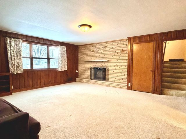 303 Lakehill Drive, Worthington, MN 56187