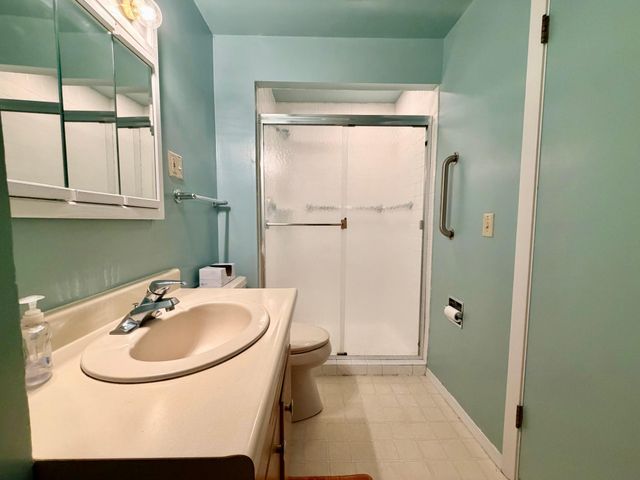 303 Lakehill Drive, Worthington, MN 56187