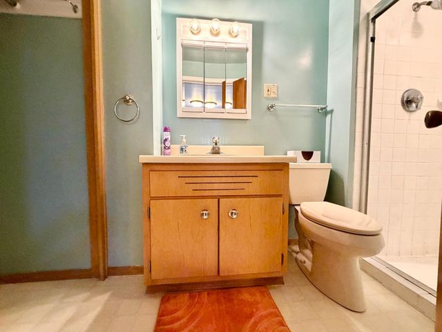 303 Lakehill Drive, Worthington, MN 56187